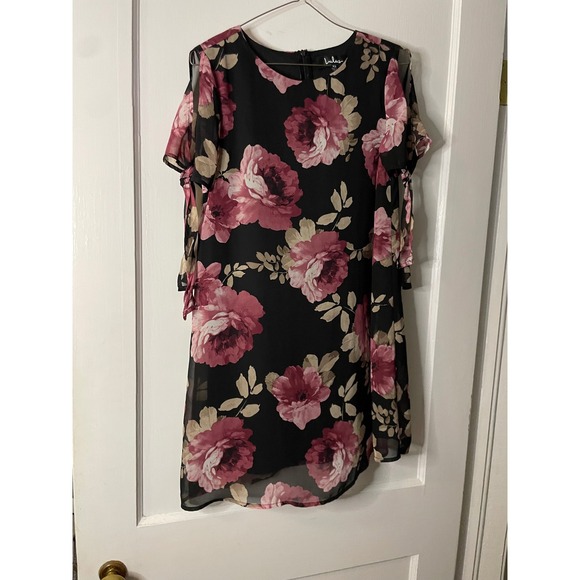 Lulus Dresses & Skirts - Lulus XS Black Floral Print Dress Short‎ Sleeve Tie Cold Shoulder